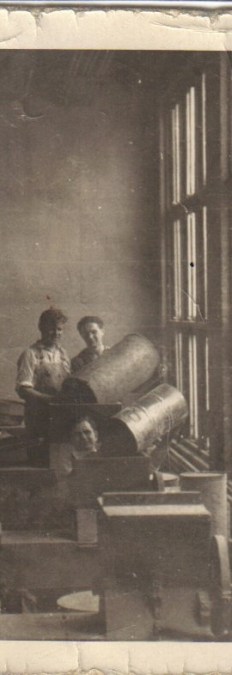 Dad and unknown men locale year 2