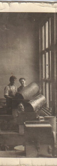 Dad and unknown men locale year 2